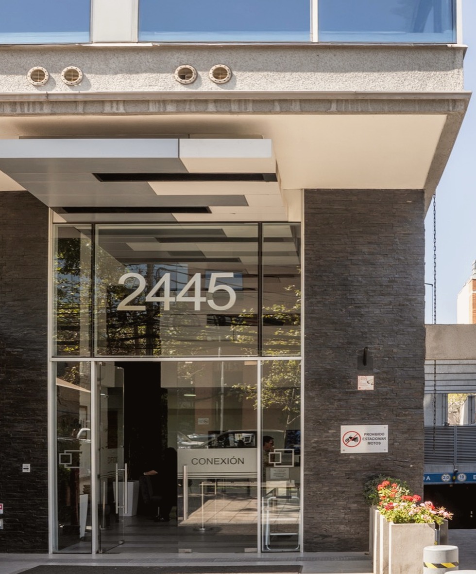 Detalle editorial de la oficina de Iberti & González Abogados